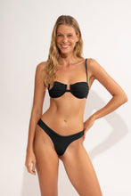 Laad de afbeelding in de Gallery-viewer, Model Front: Rio De Sol Bottom Bottom Malibu-Black Nara
