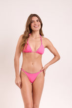 Laad de afbeelding in de Gallery-viewer, Model Front: Rio De Sol Top Top Mtx-Ultrapink Tri-Rev
