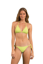 Laad de afbeelding in de Gallery-viewer, Model Front: Rio De Sol Set Set Bora-Citrus Tri-Inv Lacinho
