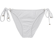 Laad de afbeelding in de Gallery-viewer, Model Front: Rio De Sol Bottom Bottom Cloque Branco New Comfort
