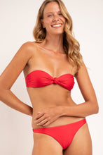 Laad de afbeelding in de Gallery-viewer, Image 05: Rio De Sol Set Set Microfibra-Chic-Red Bandeau-Joy Leblon
