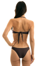 Laad de afbeelding in de Gallery-viewer, Model Back: Rio De Sol Top Top Meteorite Bandeau
