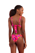 Laad de afbeelding in de Gallery-viewer, Model Back: Rio De Sol Top Top Flavors Halter-Marina
