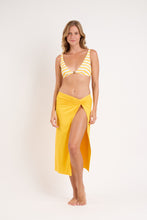 Laad de afbeelding in de Gallery-viewer, Model Front: Rio De Sol Beach Skirt Bio-Luz-Solar Long Skirt Knot
