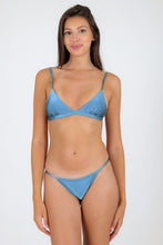 Laad de afbeelding in de Gallery-viewer, Model Front: Rio De Sol Set Set Shimmer-Baltic-Sea Tri-Fixo California
