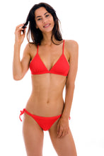 Laad de afbeelding in de Gallery-viewer, Model Front: Rio De Sol Bottom Bottom Cotele-Tomate Rio
