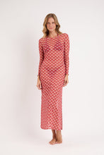 Laad de afbeelding in de Gallery-viewer, Model Front: Rio De Sol Maxi Dresses Floral-Scales Dress Lucy
