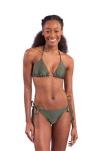 Laad de afbeelding in de Gallery-viewer, Model Front: Rio De Sol Set Set Croco Tri-Inv Ibiza-Comfy
