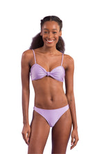 Laad de afbeelding in de Gallery-viewer, Model Front: Rio De Sol Set Set Shimmer-Harmonia Bandeau-Joy Essential
