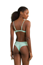 Laad de afbeelding in de Gallery-viewer, Model Back: Rio De Sol Top Top Malibu-Menta Balconet
