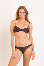 Laad de afbeelding in de Gallery-viewer, Model Front: Rio De Sol Top Top Shimmer-Coffee Bandeau-Joy
