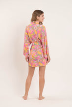 Laad de afbeelding in de Gallery-viewer, Model Back: Rio De Sol Kaftans / Cover Ups Lyla Kimono
