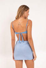 Laad de afbeelding in de Gallery-viewer, Model Back: Rio De Sol Beach Skirt Drift-Cianita Lila Skirt
