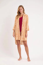 Laad de afbeelding in de Gallery-viewer, Model Front: Rio De Sol Kaftans / Cover Ups Sahari Chemise Gabriele

