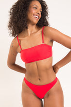 Laad de afbeelding in de Gallery-viewer, Image 11: Rio De Sol Top Top Rouge Bandeau-Reto
