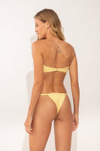 Laad de afbeelding in de Gallery-viewer, Model Back: Rio De Sol Top Top Drift-Butterglow Sara
