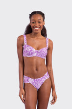Laad de afbeelding in de Gallery-viewer, Model Front: Rio De Sol Set Set Trail-Purple Amelia Baobi
