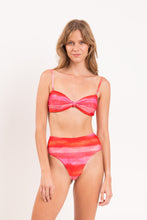 Laad de afbeelding in de Gallery-viewer, Model Front: Rio De Sol Top Top Cher Bandeau-Joy
