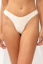 Laad de afbeelding in de Gallery-viewer, Gallery: Rio De Sol Bottom Bottom Malibu-Natural Nara
