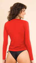 Laad de afbeelding in de Gallery-viewer, Image 10: Rio De Sol Top Rouge Rash-Guard
