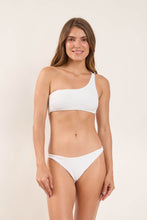 Laad de afbeelding in de Gallery-viewer, Model Front: Rio De Sol Set Set Sand-White Kora Leblon
