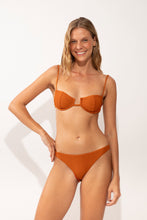 Laad de afbeelding in de Gallery-viewer, Model Front: Rio De Sol Top Top Ferrugo Juliette
