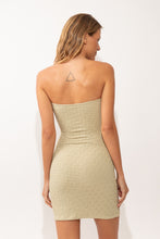 Laad de afbeelding in de Gallery-viewer, Model Back: Rio De Sol Mini Dress Brisa-Pistache Sara Dress
