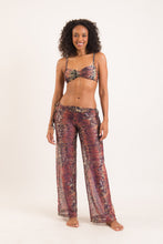 Laad de afbeelding in de Gallery-viewer, Model Front: Rio De Sol Beach Trousers Cobra Trouser
