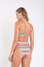 Laad de afbeelding in de Gallery-viewer, Model Back: Rio De Sol Set Set Supercolor Bandeau-Joy Highwaist-Spin
