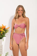 Laad de afbeelding in de Gallery-viewer, Model Front: Rio De Sol Bottom Bottom Shimmer-Confetti Belted-High-Waist

