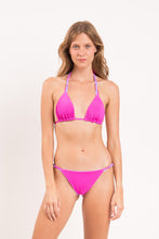 Laad de afbeelding in de Gallery-viewer, Model Front: Rio De Sol Set Set Malibu-Rosa Tri-Rev Essential-Rev
