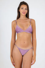 Laad de afbeelding in de Gallery-viewer, Model Front: Rio De Sol Bottom Bottom Shimmer-Harmonia California
