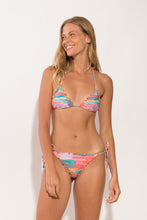 Laad de afbeelding in de Gallery-viewer, Model Front: Rio De Sol Set Set River Frufru-Comfy
