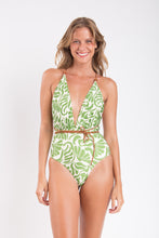 Laad de afbeelding in de Gallery-viewer, Model Front: Rio De Sol One-Piece Flow New Vegas Capri
