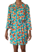 Laad de afbeelding in de Gallery-viewer, Model Front: Rio De Sol Shirtdress Dubai Chemise
