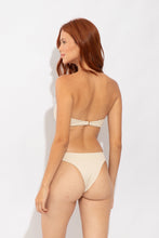 Laad de afbeelding in de Gallery-viewer, Model Back: Rio De Sol Bottom Bottom Solar-Off Essential
