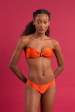 Laad de afbeelding in de Gallery-viewer, Image 12: Rio De Sol Set Set Paprica Bandeau-Joy Essential
