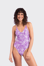 Laad de afbeelding in de Gallery-viewer, Model Front: Rio De Sol One-Piece Trail-Purple Hype
