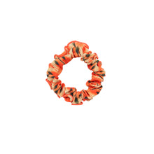 Laad de afbeelding in de Gallery-viewer, Product Front: Rio De Sol Hair Accessory Maracai Scrunchie
