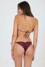 Laad de afbeelding in de Gallery-viewer, Model Back: Rio De Sol Top Top Barolo Frufru
