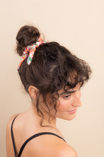 Laad de afbeelding in de Gallery-viewer, Boho Scrunchie
