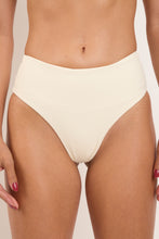 Laad de afbeelding in de Gallery-viewer, Bottom Off-White Hotpants
