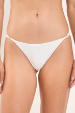 Laad de afbeelding in de Gallery-viewer, Bottom Sand-White Cheeky-Fixa
