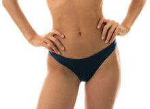 Laad de afbeelding in de Gallery-viewer, Bodem Shark Bandeau
