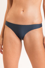 Laad de afbeelding in de Gallery-viewer, Bottom Shimmer-Shark Essential-Comfy
