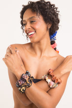 Laad de afbeelding in de Gallery-viewer, Nocciola Scrunchie
