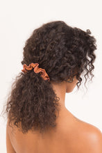 Laad de afbeelding in de Gallery-viewer, Nocciola Scrunchie
