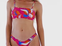Laad en speel video af in Gallery-viewer, Video: Rio De Sol Set Set Antelope Bandeau-Reto High-Leg

