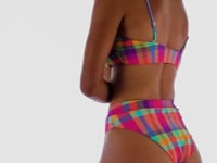 Laad en speel video af in Gallery-viewer, Video: Rio De Sol Bottom Bottom Tulip-Garden Hotpant-Cos
