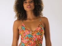 Laad en speel video af in Gallery-viewer, Video: Rio De Sol One-Piece Tropics Hype
